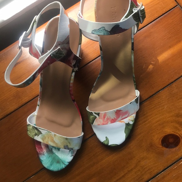 Bamboo • Floral Strappy Heel - Picture 2 of 5